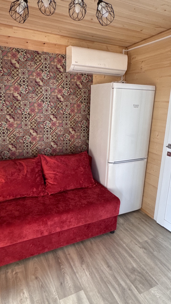 Диван в двухкомнатном доме Графит